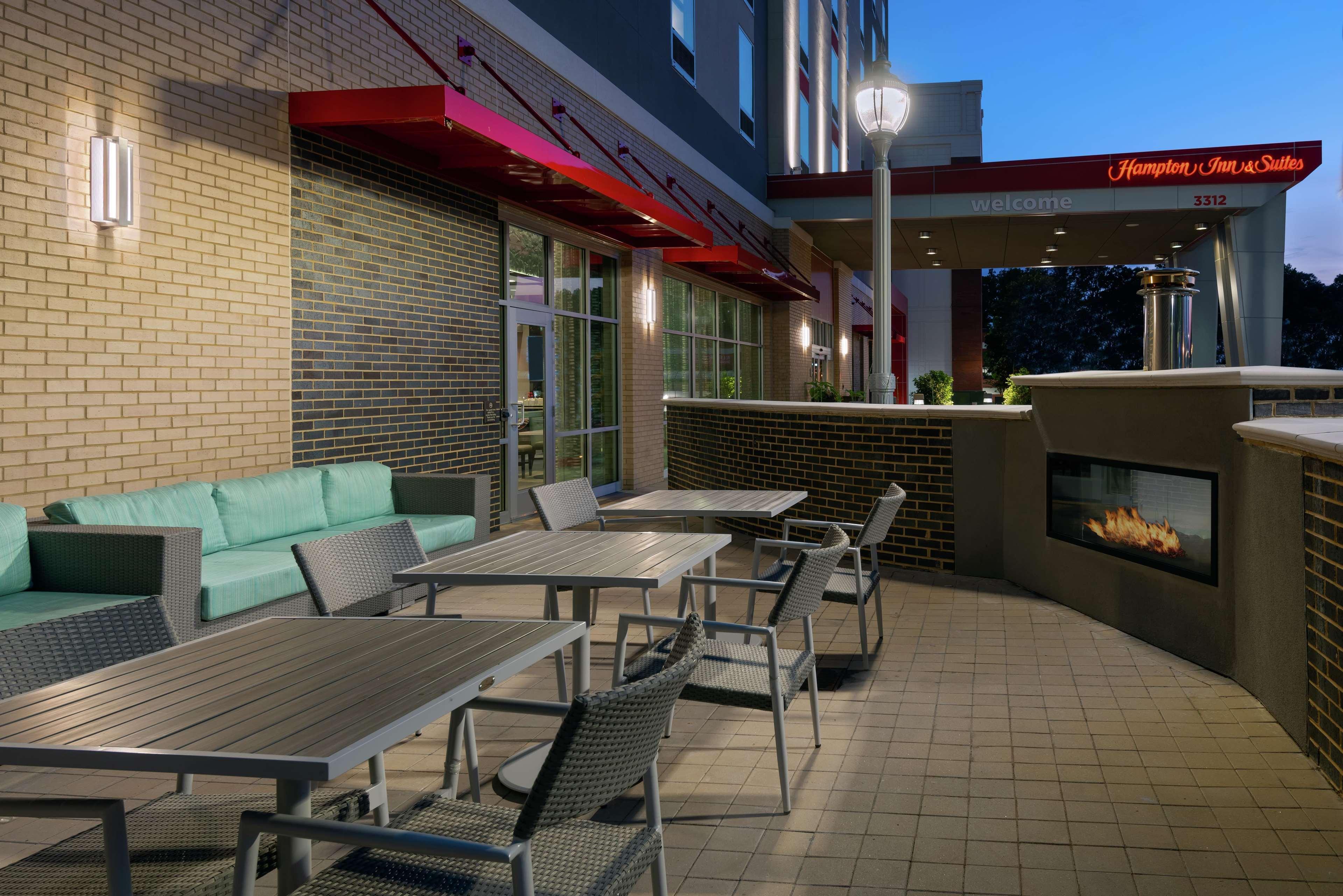 Hampton Inn & Suites Atlanta Buckhead Place Exteriör bild