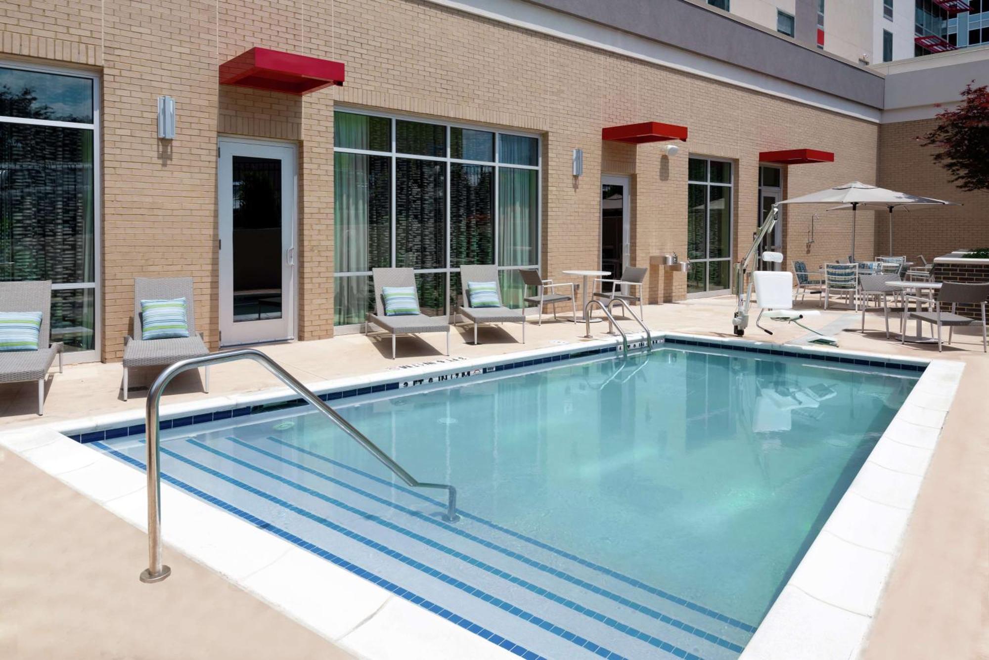 Hampton Inn & Suites Atlanta Buckhead Place Exteriör bild